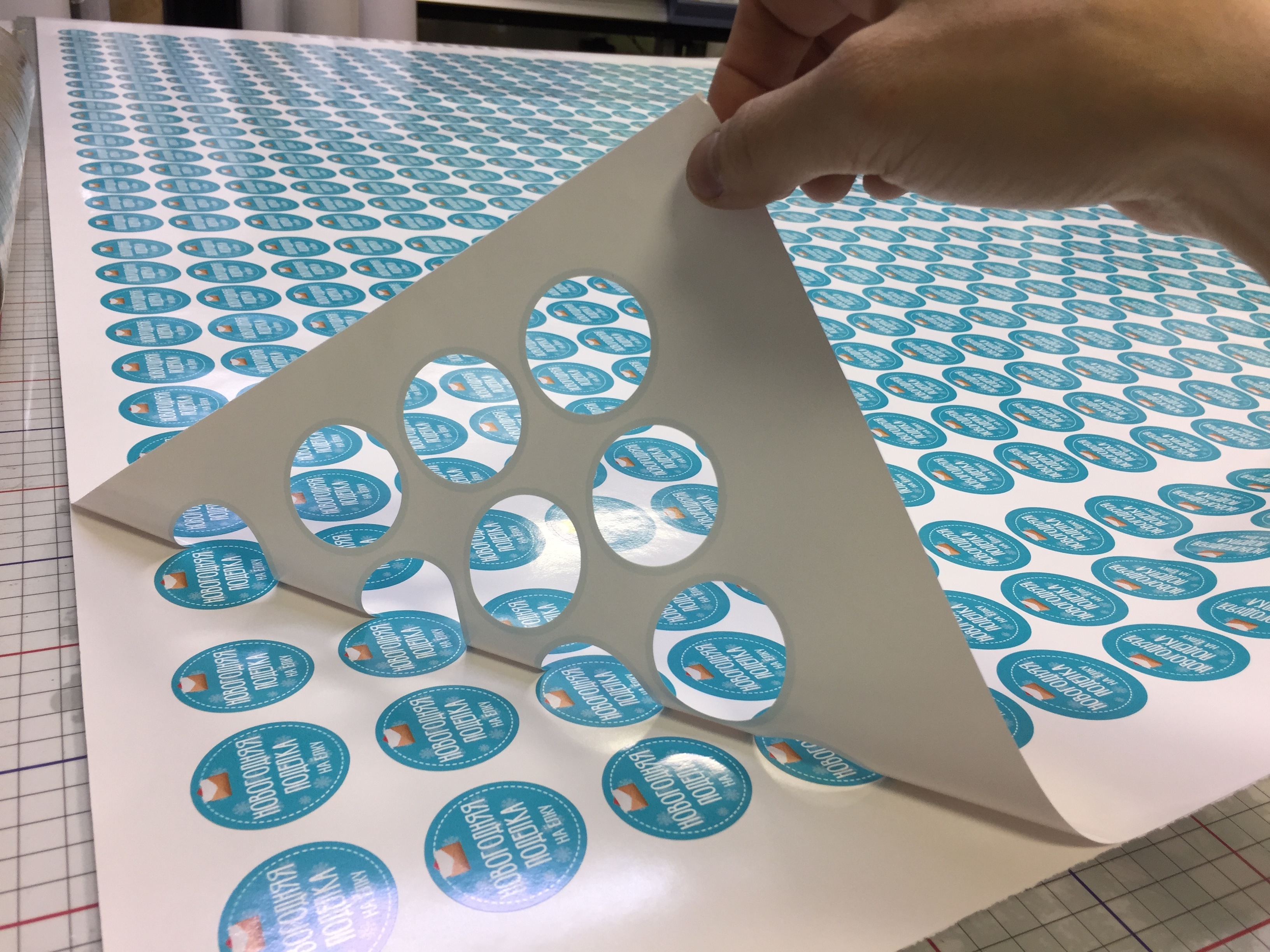 Печать наклеек – какую и где заказывать