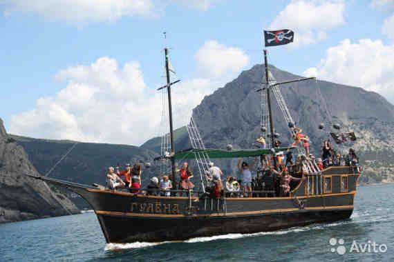 Пиратскую шхуну выставили на продажу в Севастополе