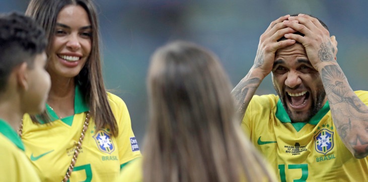 Дани Алвес установил новый рекорд мирового футбола: бразилец невероятен!