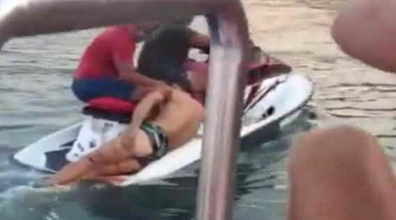 Появилось видео спасения мужчины, пострадавшего от наезда катера под Алуштой