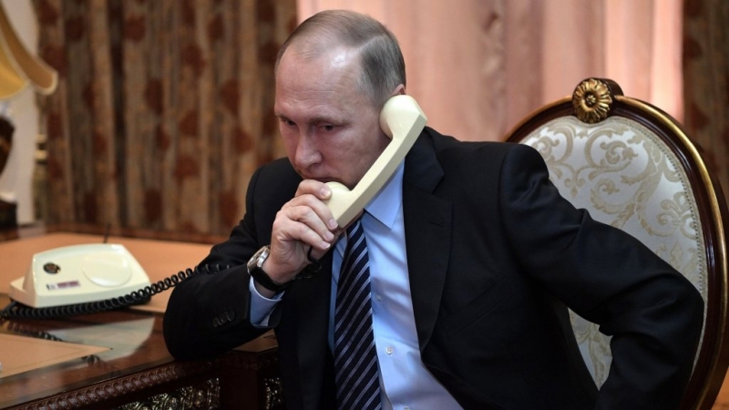 Путин потребовал от позвонившего ему Зеленского прекратить стрелять по жителям Донбасса