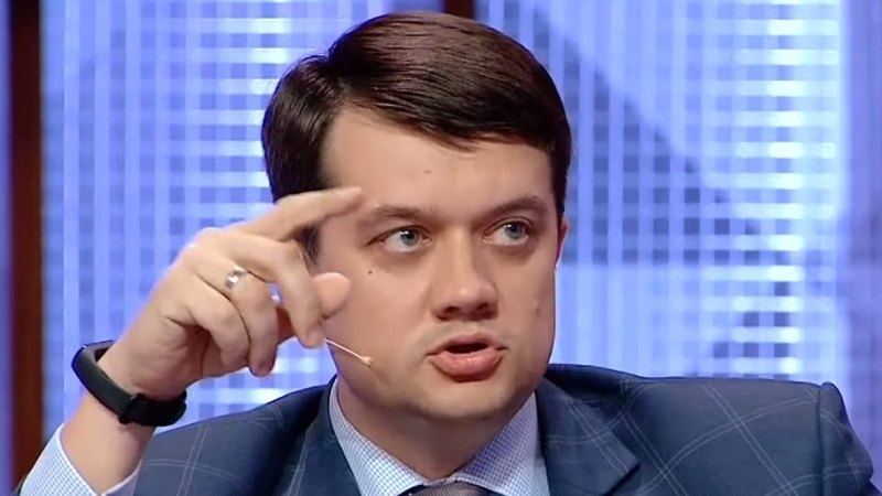 Лидер партии Зеленского «попробует» не отключать микрофон русскоязычным депутатам