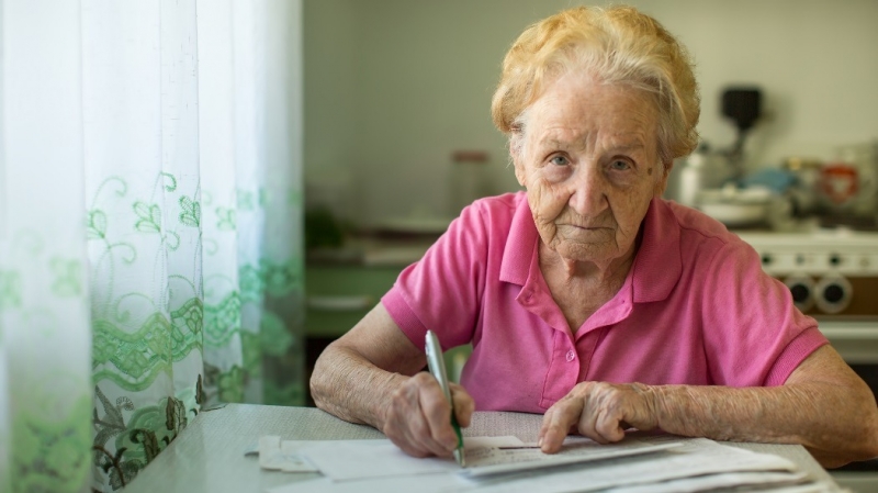 Кому положена прибавка к пенсии после 80 лет: как получить, сумма прибавки