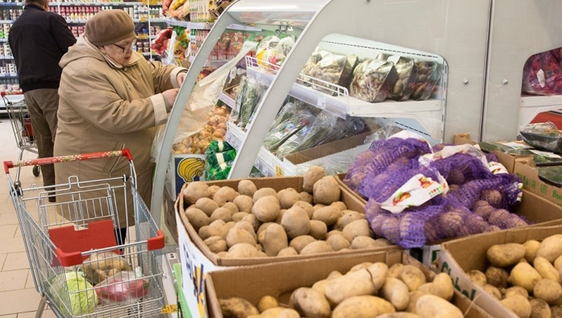 Почему в России стали меньше тратить денег в магазинах: сумма чека уменьшается