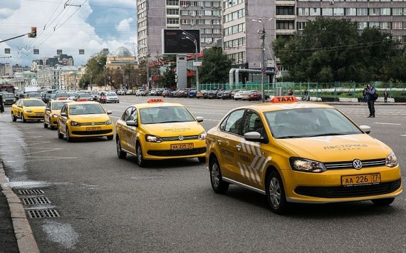Самозанятые таксисты будут платить меньше налогов