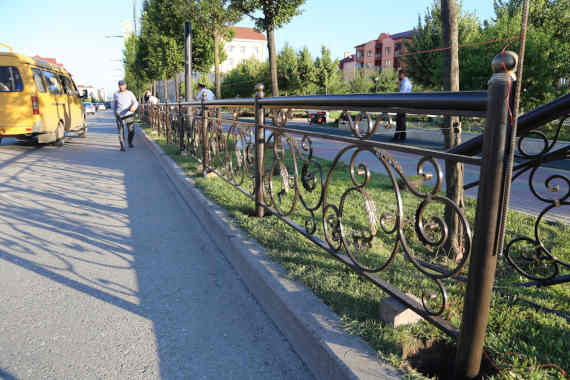 Пешеходные ограждения в Севастополе уродливы и опасны