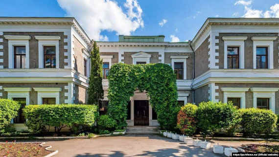«Дворцовый переворот» в Крыму: уникальный памятник в Форосе хотят превратить в отель