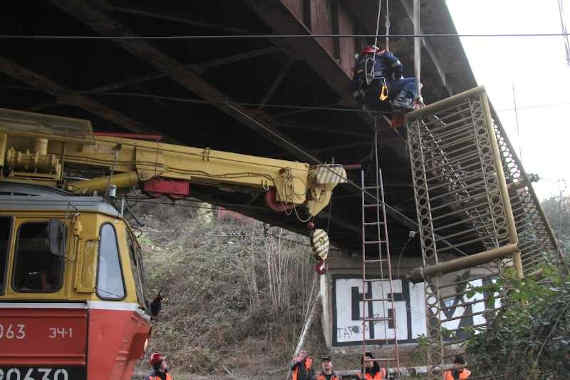В Севастополе начали служебную проверку из-за обрушения части моста в Инкермане (фото)