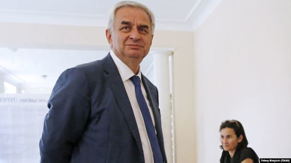 Президент самопровозглашенной Абхазии подписал заявление о добровольном сложении президентских полномочий