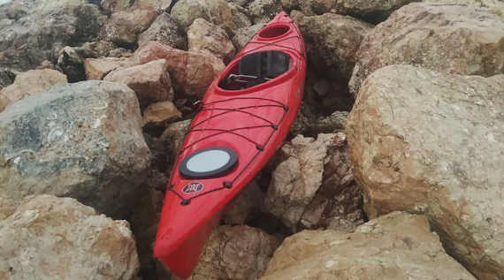 Спасатели нашли пустой каяк пропавшего в море под Севастополем мужчины