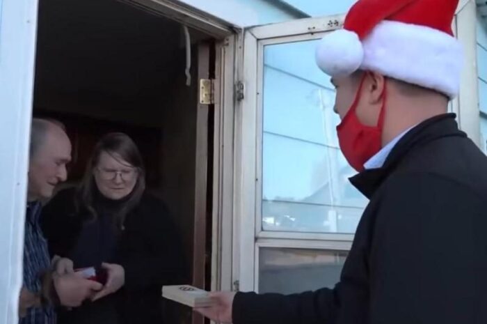 В Айдахо таинственный Санта Клаус дарит нуждающимся рождественские подарки