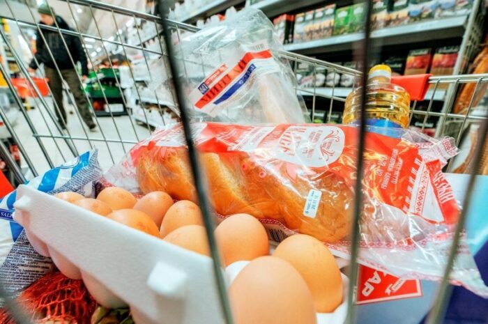 В Москве начали массово скупать продукты питания, но правительство все отрицает