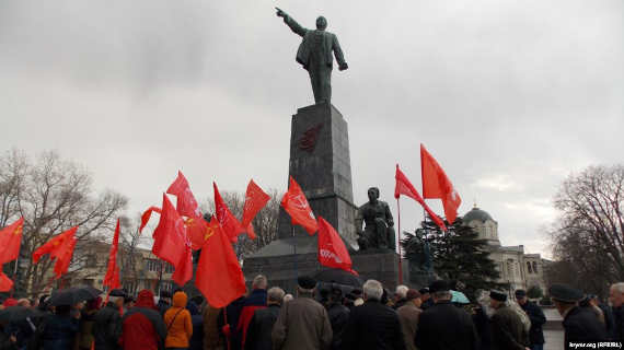 На митинге в Севастополе коммунисты требовали смены власти в России